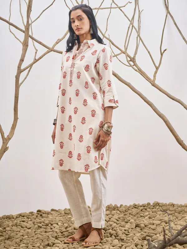 Vara By Vishudh Women Off White Printed Straight Kurta