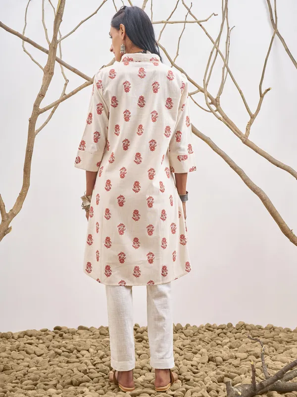 Vara By Vishudh Women Off White Printed Straight Kurta