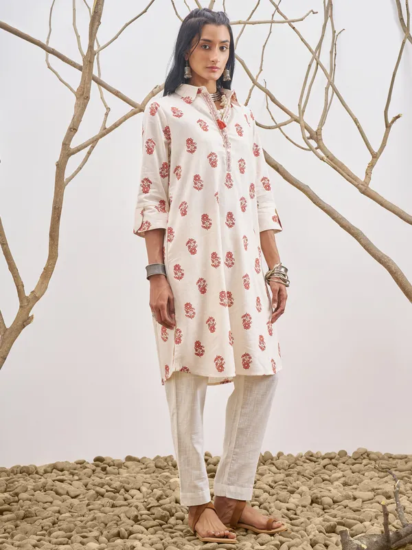 Vara By Vishudh Women Off White Printed Straight Kurta