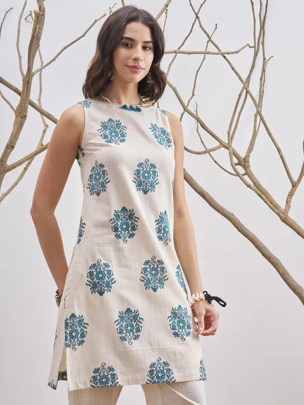 Vara By Vishudh Women Off White Printed Straight Kurta