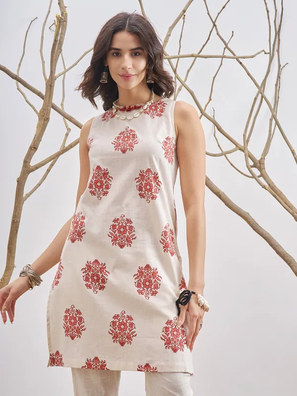 Vara By Vishudh Women Off White Printed Straight Kurta