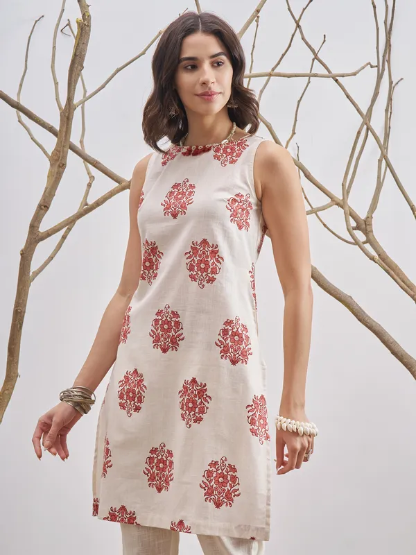 Vara By Vishudh Women Off White Printed Straight Kurta