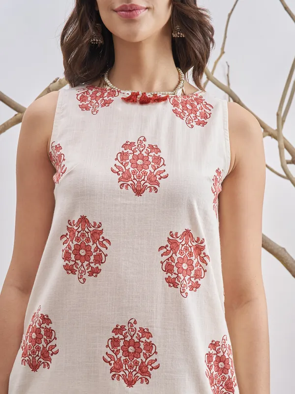 Vara By Vishudh Women Off White Printed Straight Kurta