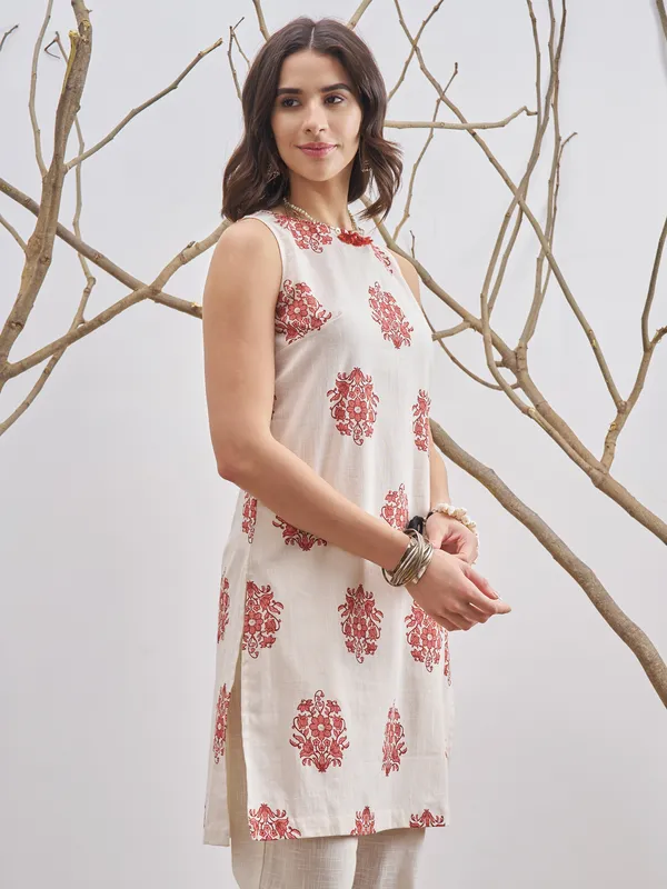 Vara By Vishudh Women Off White Printed Straight Kurta