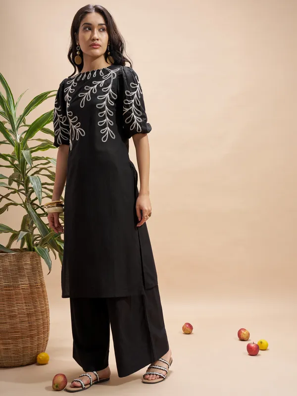 Embroidered Straight Kurta