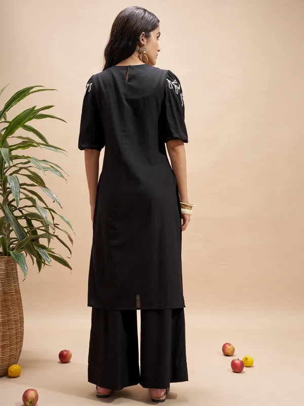 Embroidered Straight Kurta