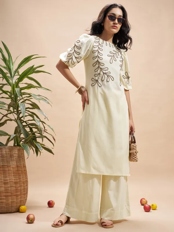 Vara By Vishudh Women Cream Embroidered Straight Kurta