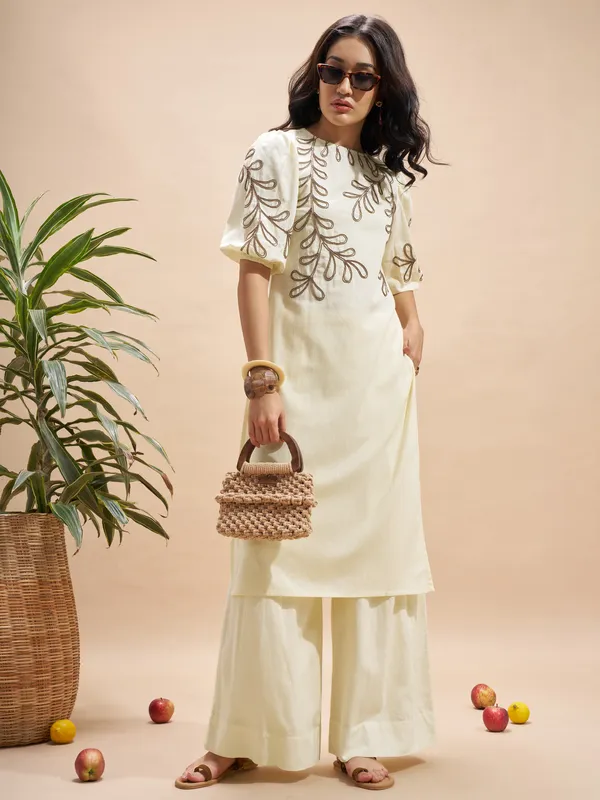 Vara By Vishudh Women Cream Embroidered Straight Kurta