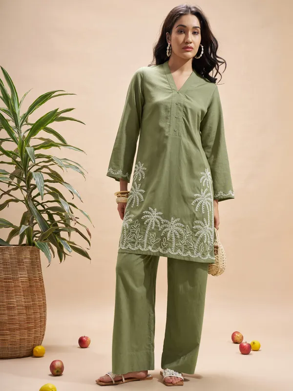 Vara By Vishudh Women Olive Embroidered Straight Kurta