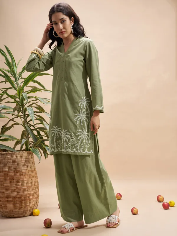 Vara By Vishudh Women Olive Embroidered Straight Kurta