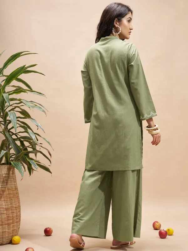 Vara By Vishudh Women Olive Embroidered Straight Kurta
