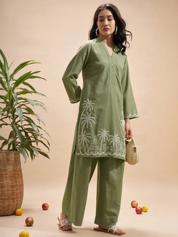 Vara By Vishudh Women Olive Embroidered Straight Kurta