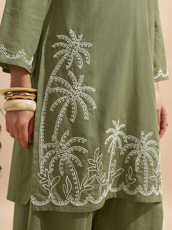 Vara By Vishudh Women Olive Embroidered Straight Kurta