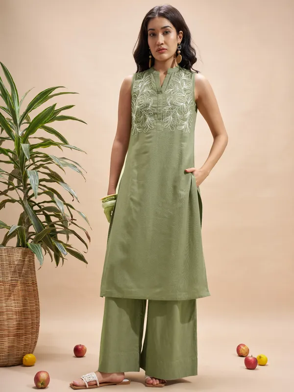 Vara By Vishudh Women Olive Embroidered Straight Kurta