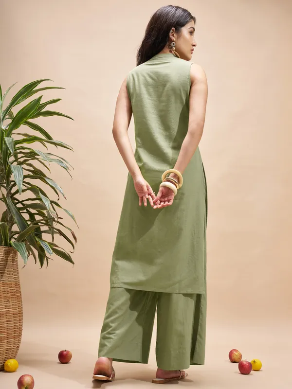 Vara By Vishudh Women Olive Embroidered Straight Kurta