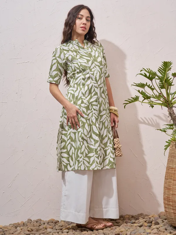 Vara By Vishudh Women Green Printed Straight Kurta