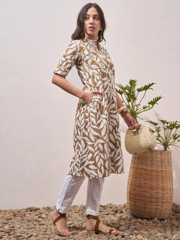 Vara By Vishudh Women Brown Printed Straight Kurta