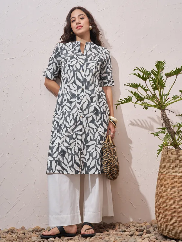 Vara By Vishudh Women Navy Blue Printed Straight Kurta