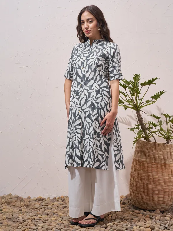 Vara By Vishudh Women Navy Blue Printed Straight Kurta