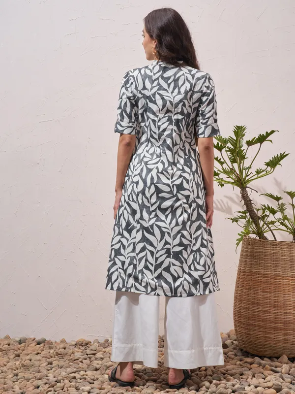 Vara By Vishudh Women Navy Blue Printed Straight Kurta