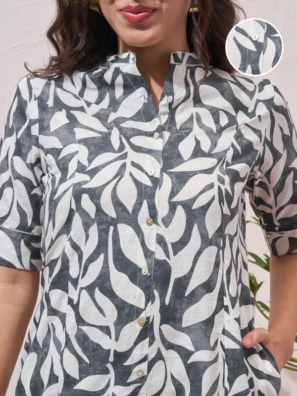 Vara By Vishudh Women Navy Blue Printed Straight Kurta