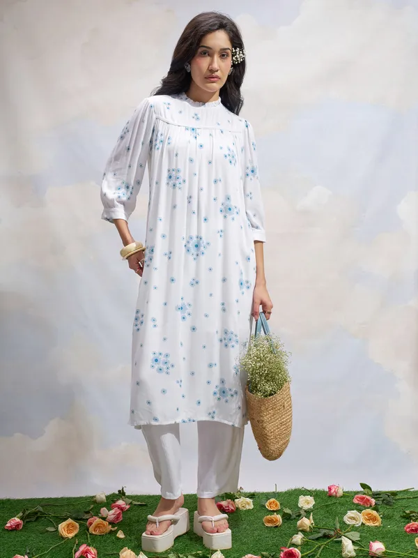 Vara By Vishudh Women White Printed Straight Kurta