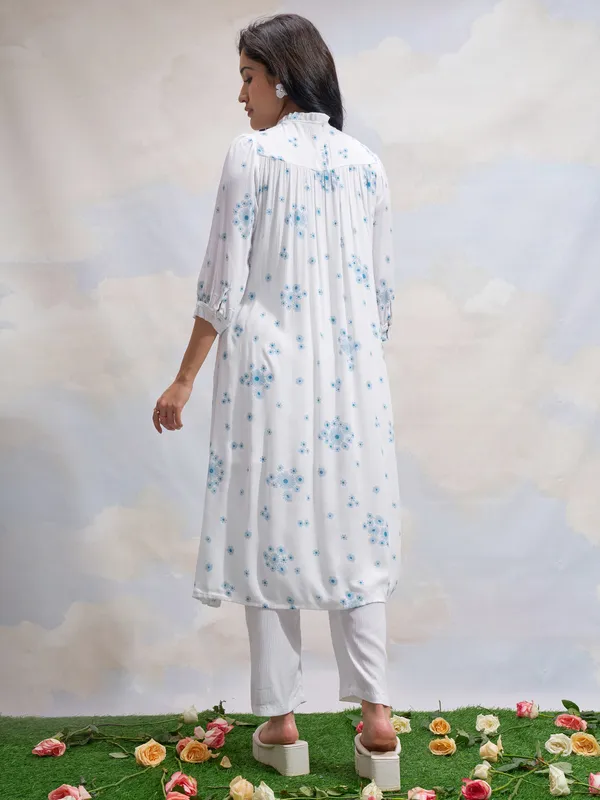 Vara By Vishudh Women White Printed Straight Kurta