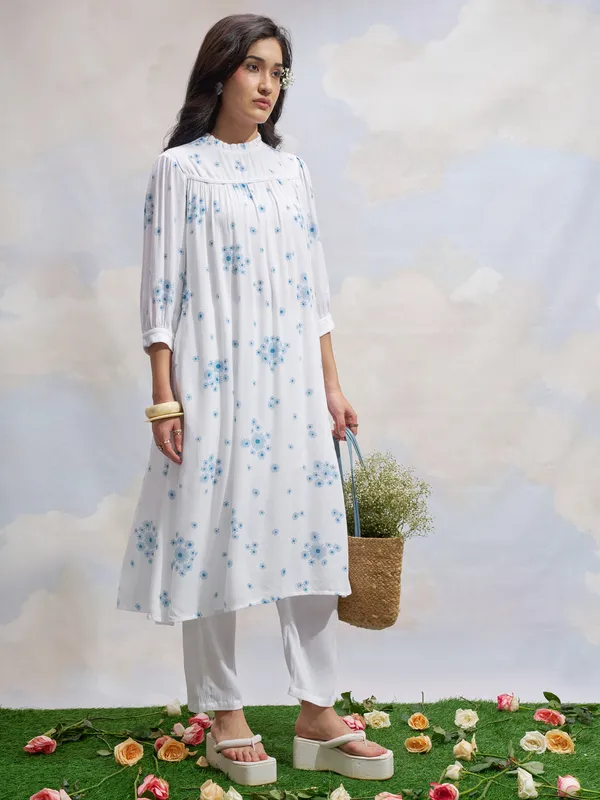 Vara By Vishudh Women White Printed Straight Kurta