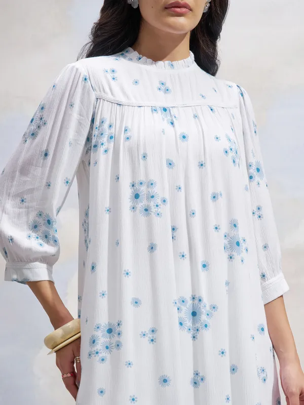 Vara By Vishudh Women White Printed Straight Kurta