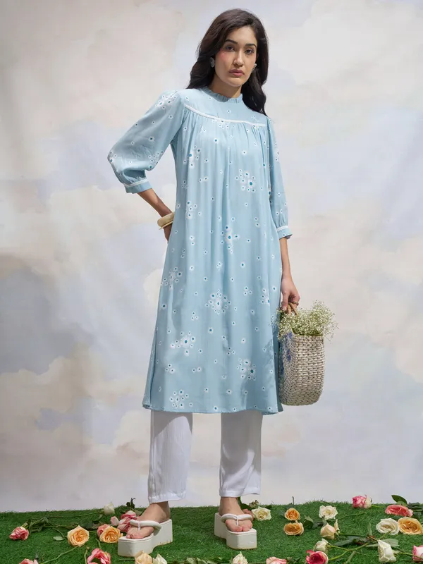 Vara By Vishudh Women Blue Printed Straight Kurta