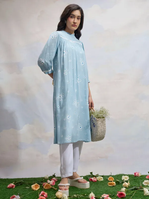 Vara By Vishudh Women Blue Printed Straight Kurta