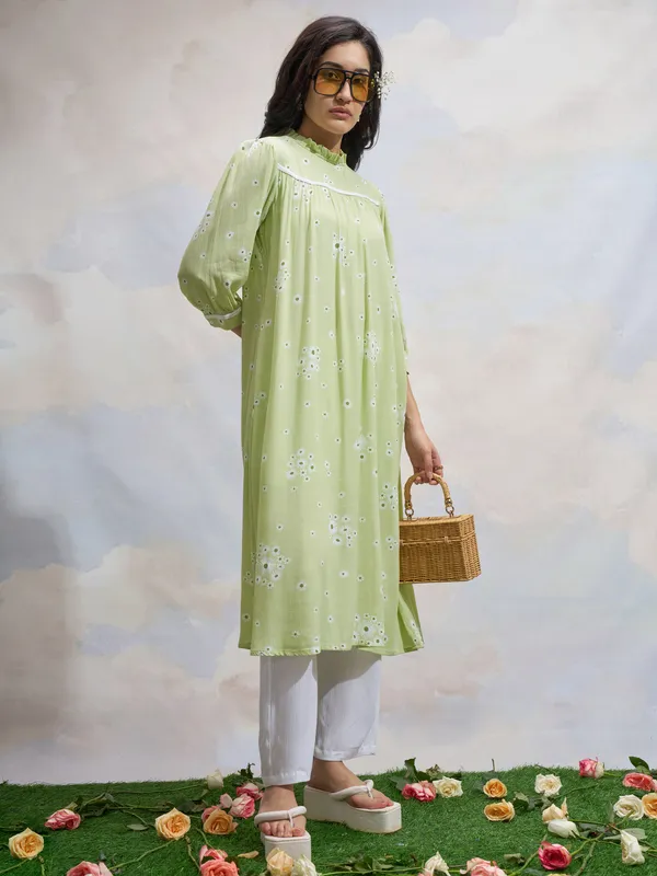 Vara By Vishudh Women Green Printed Straight Kurta