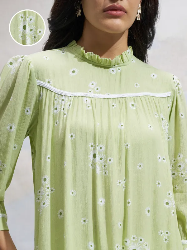 Vara By Vishudh Women Green Printed Straight Kurta