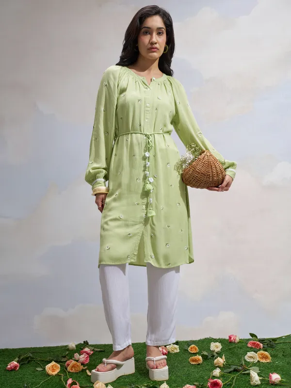 Vara By Vishudh Women Green Embroidered Straight Kurta