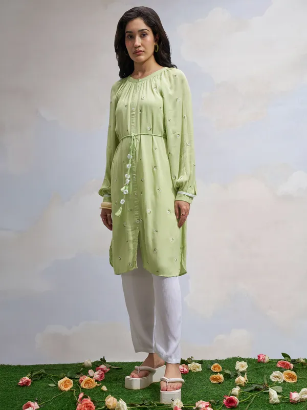 Vara By Vishudh Women Green Embroidered Straight Kurta