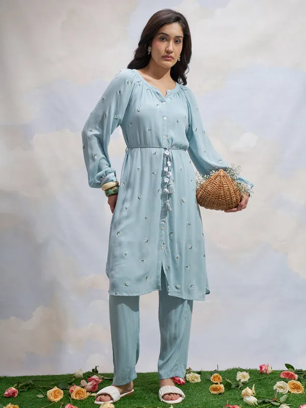 Vara By Vishudh Women Blue Embroidered Straight Kurta