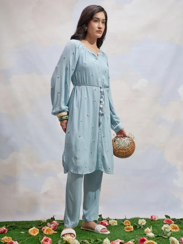 Vara By Vishudh Women Blue Embroidered Straight Kurta