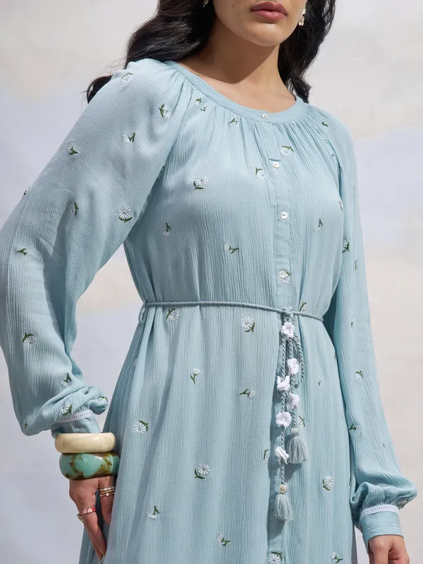 Vara By Vishudh Women Blue Embroidered Straight Kurta