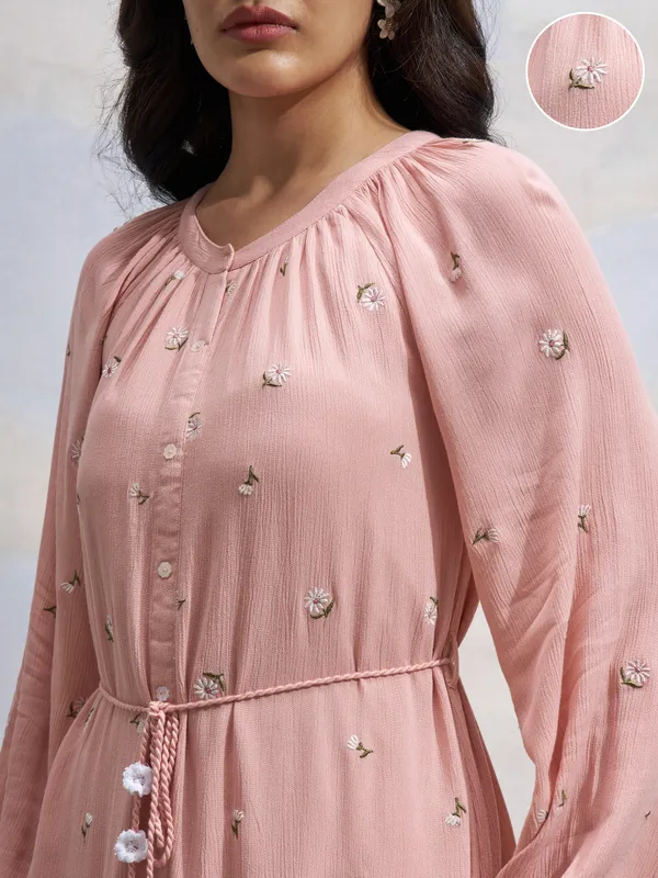 Vara By Vishudh Women Pink Embroidered Straight Kurta