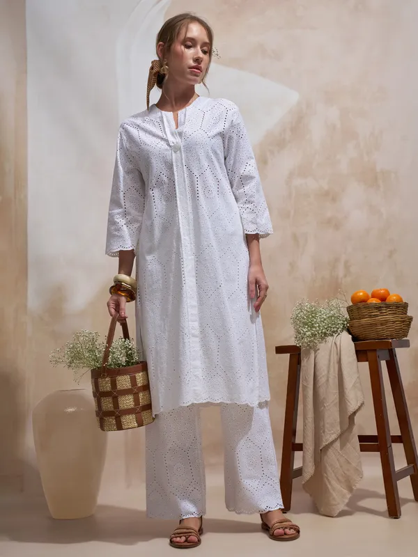 Vara By Vishudh Women White Embroidered Straight Kurta