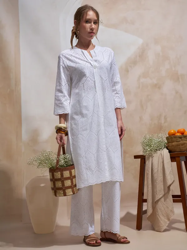 Vara By Vishudh Women White Embroidered Straight Kurta
