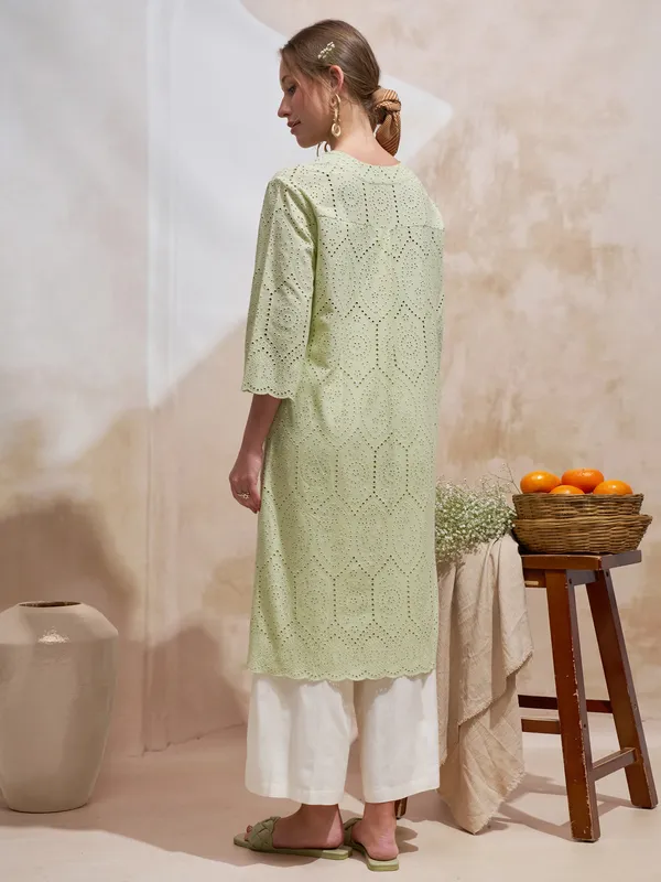 Vara By Vishudh Women Green Embroidered Straight Kurta