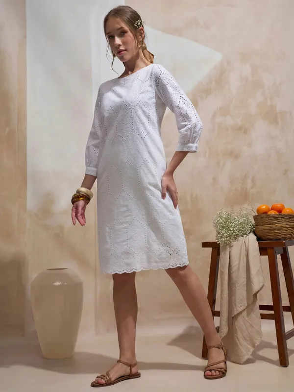 Vara By Vishudh Women White Embroidered Straight Kurta