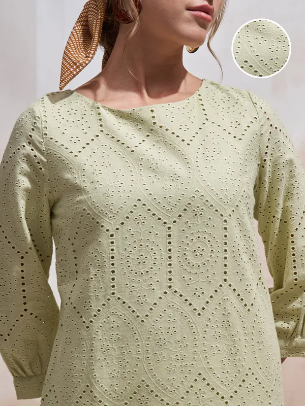 Vara By Vishudh Women Green Embroidered Straight Kurta