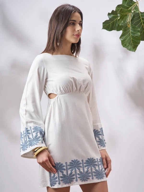 Vara By Vishudh Women Off White Embroidered A-Line Dress