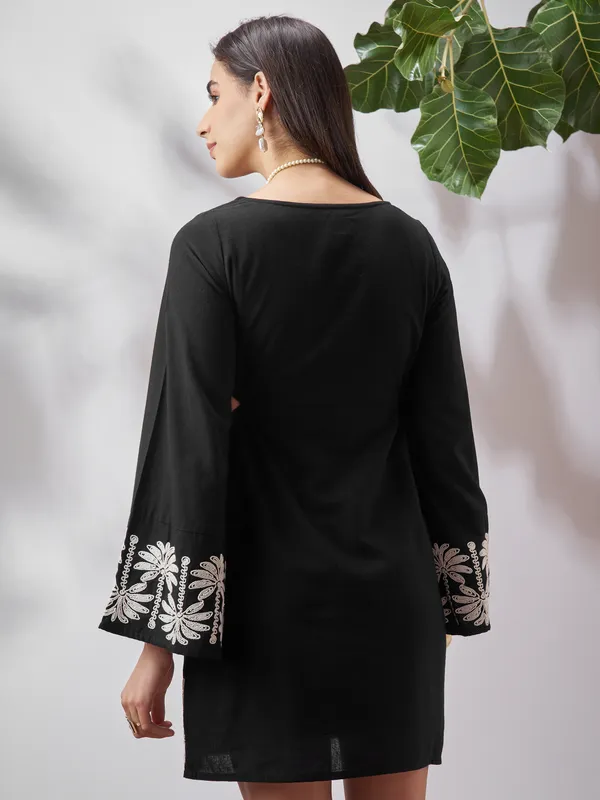 Vara By Vishudh Women Black Embroidered A-Line Dress