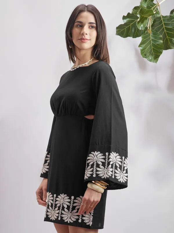 Vara By Vishudh Women Black Embroidered A-Line Dress