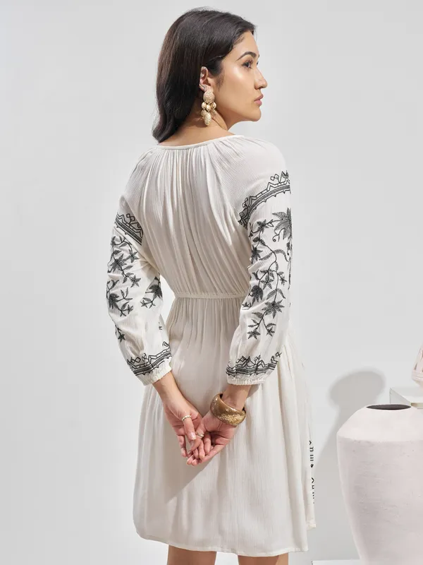 Vara By Vishudh Women Off White Embroidered Fit and Flare Dress
