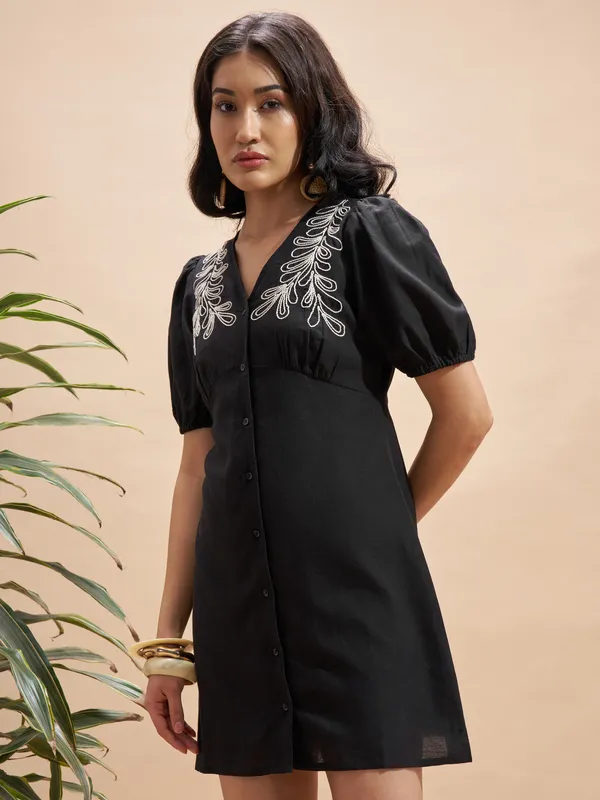 Vara By Vishudh Women Black Embroidered Bodycon Dress