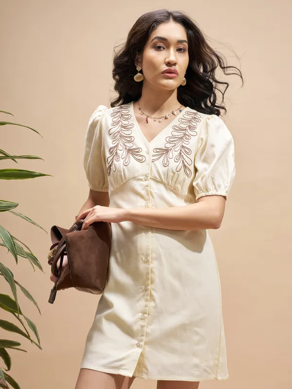 Vara By Vishudh Women Cream Embroidered Bodycon Dress
